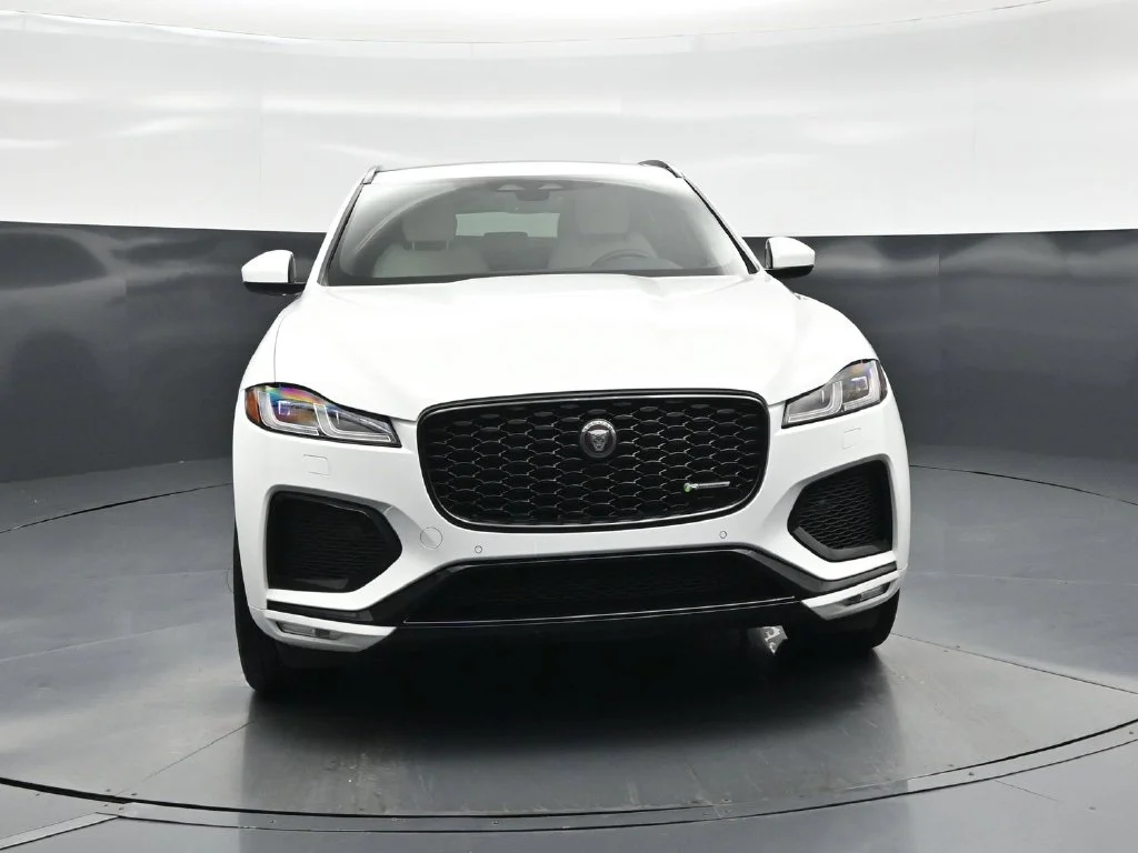 Used 2023  Jaguar P400 R-Dynamic S image 50
