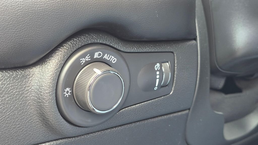 Used 2025 Night Moves Dodge R/T Plus image 26