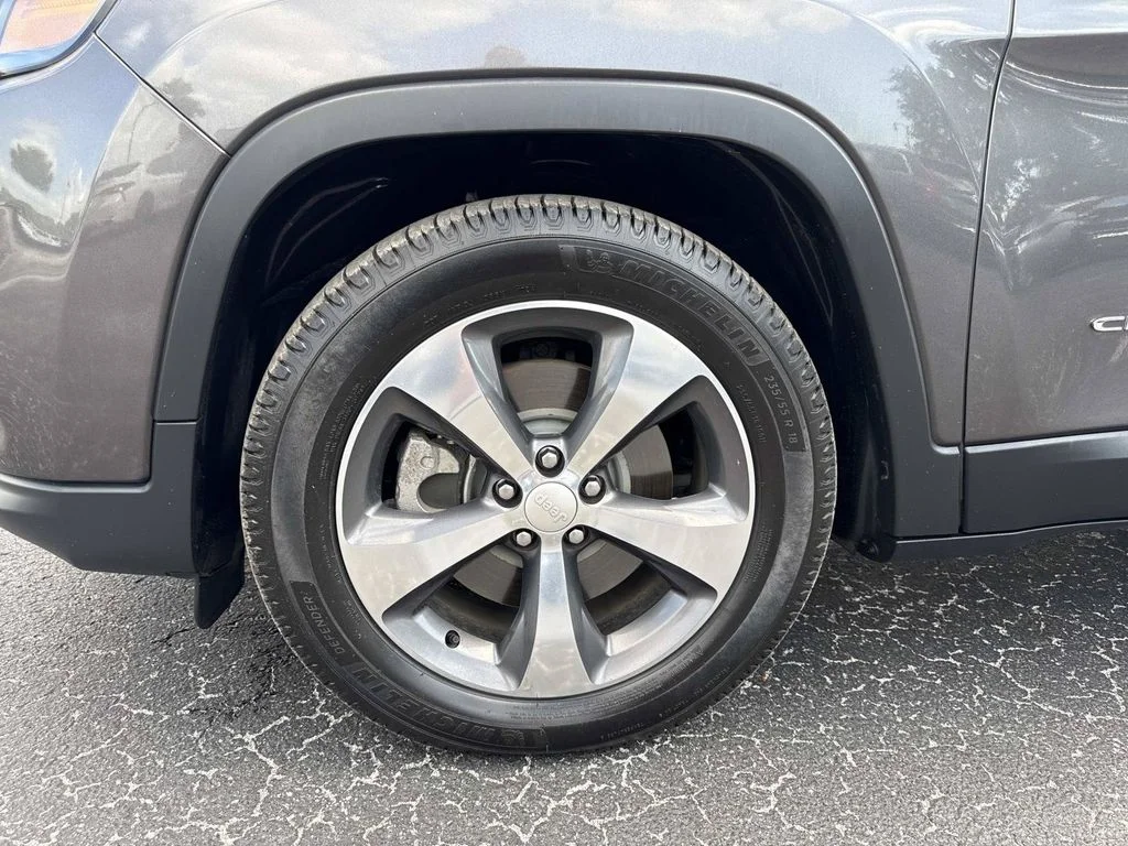 Certified Used 2019 Crystal Metallic Jeep Limited image 11