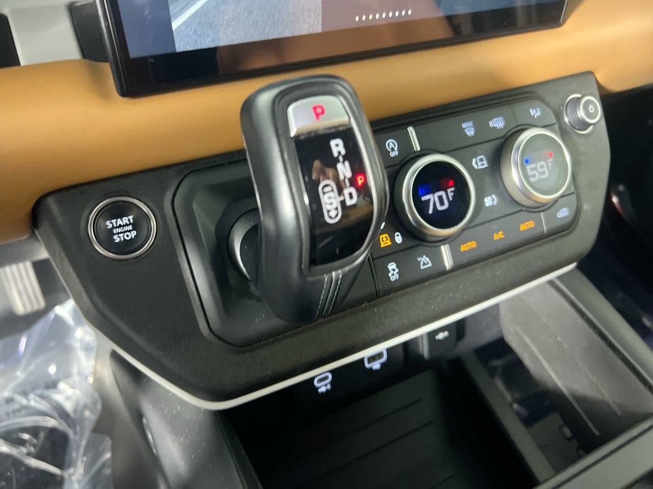 2023 Land Rover Defender SE - Photo 22