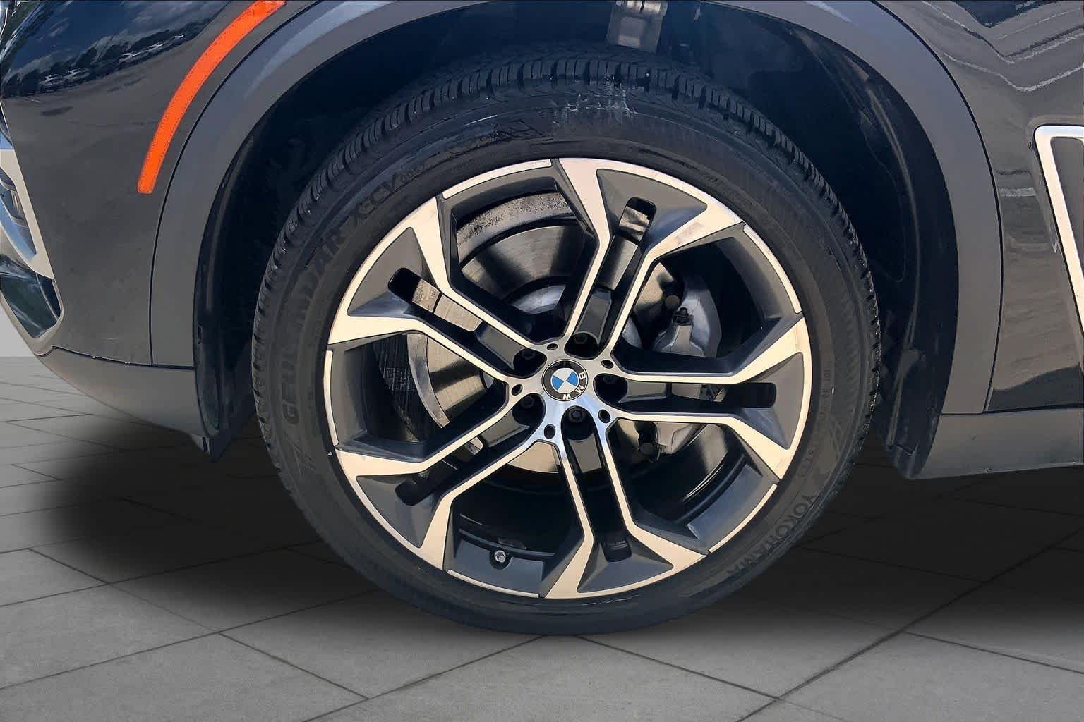 Used 2022 Black Sapphire Metallic BMW sDrive40i image 11