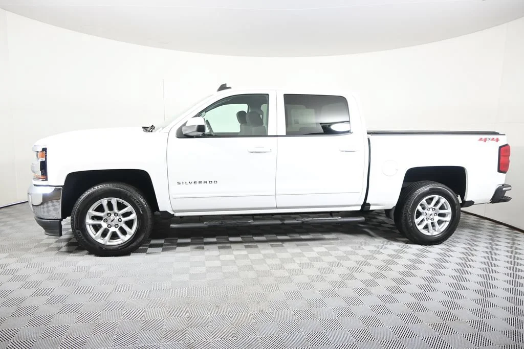 Used 2018 Chevrolet Silverado 1500 LT with VIN 3GCUKREC6JG260435 for sale in Forest Lake, Minnesota