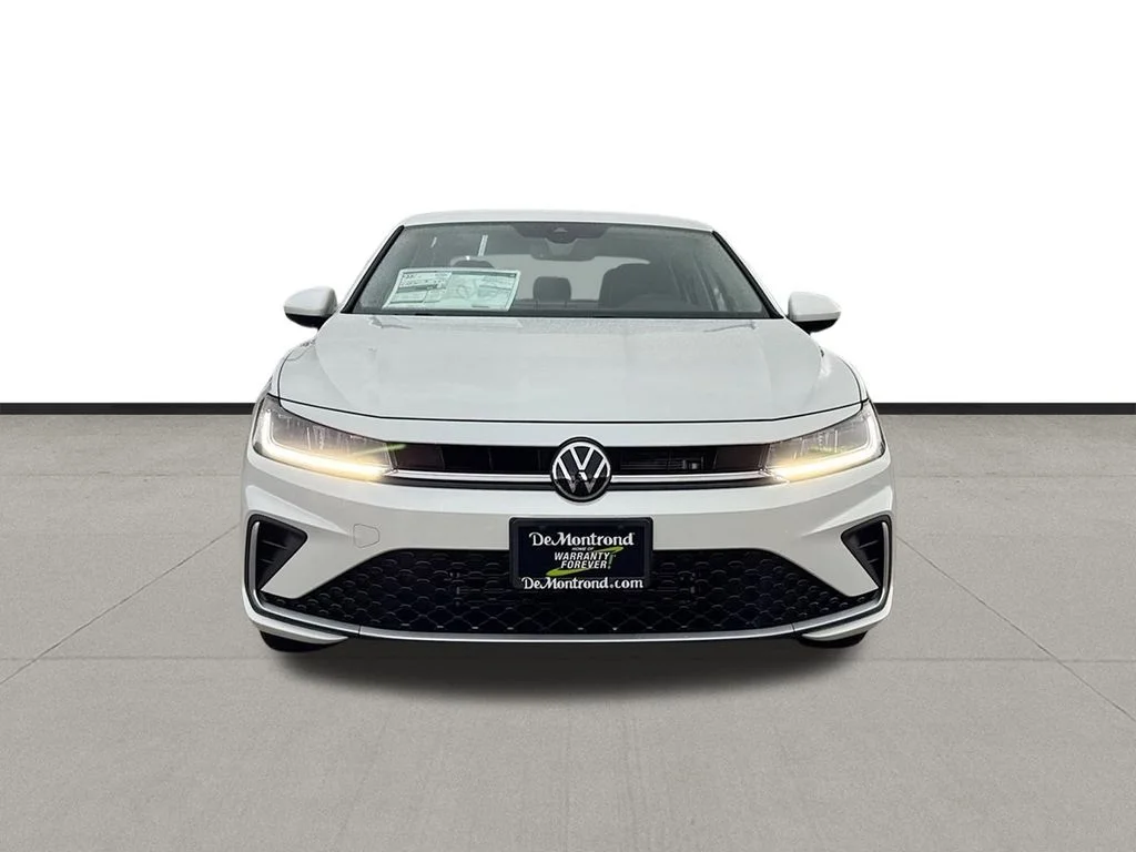 Used 2025 White Pearl Volkswagen 1.5T SE image 2