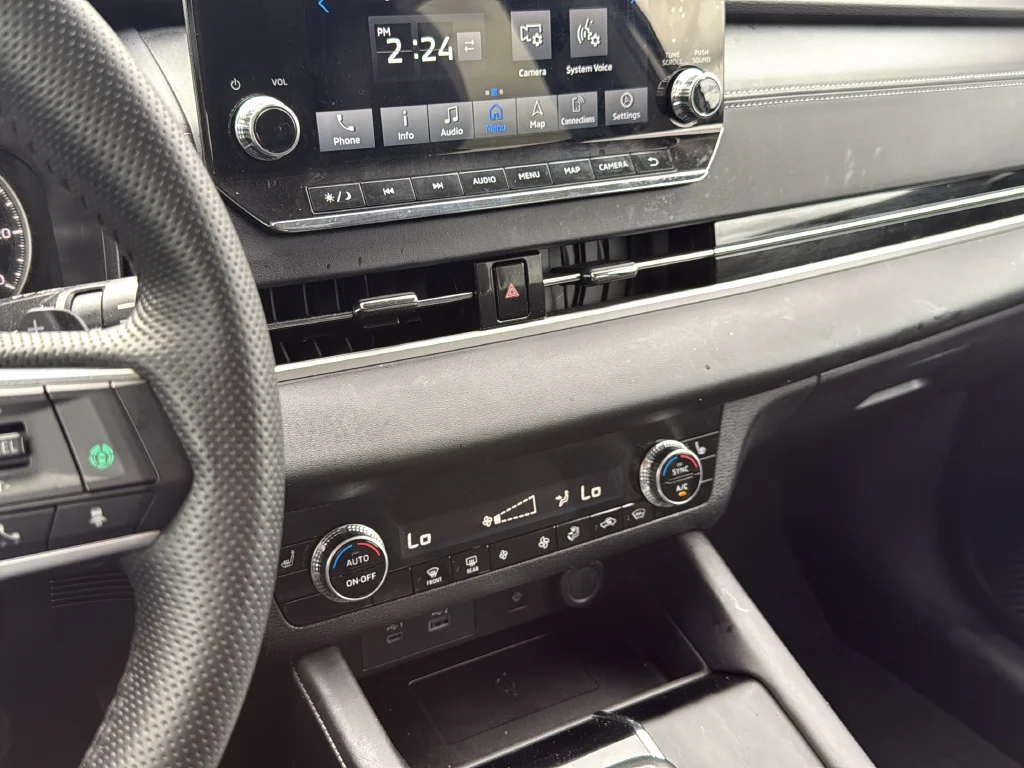 Used 2024 Blue Mitsubishi SE image 31