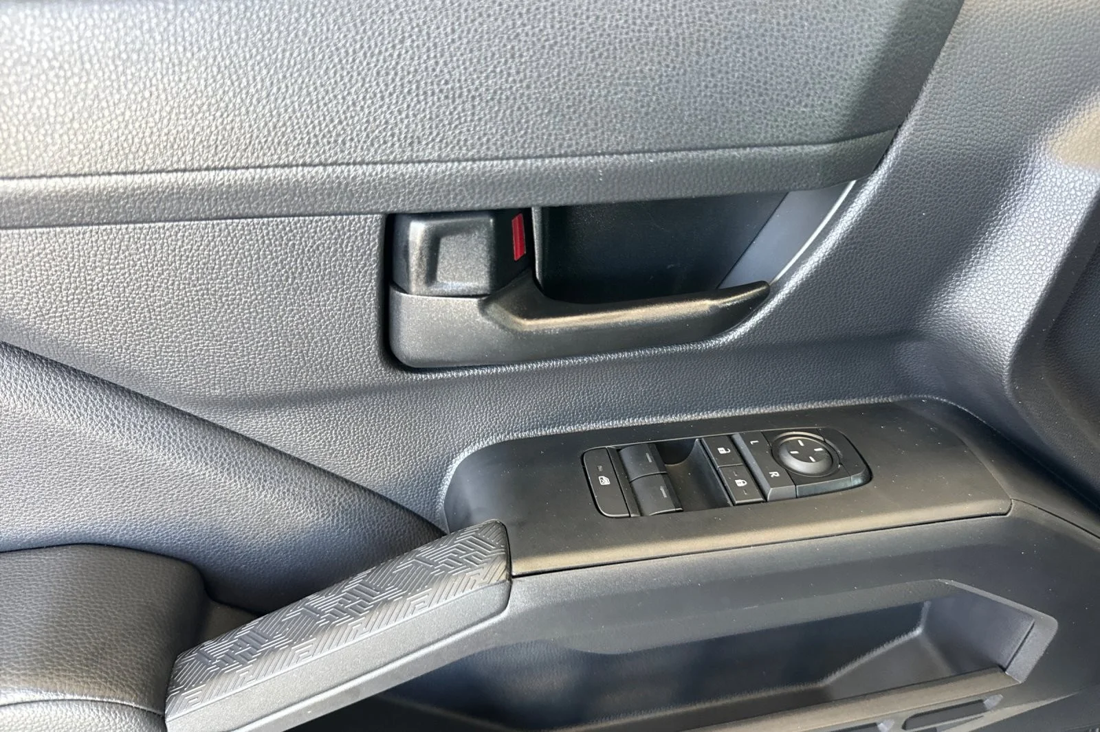 Certified Used 2025 Ice Cap Toyota SR image 10