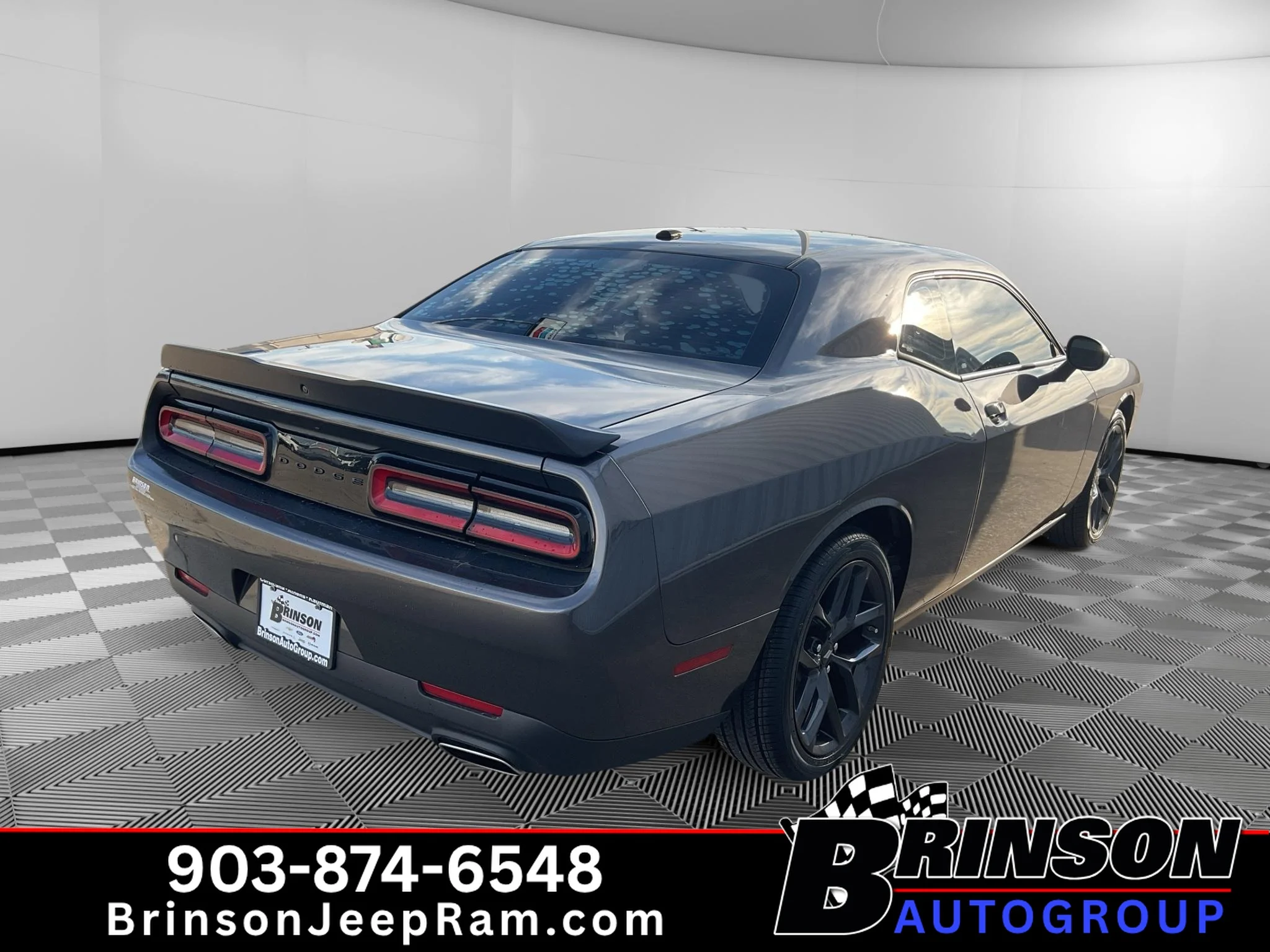 Used 2023 Granite Pearlcoat Dodge SXT image 7