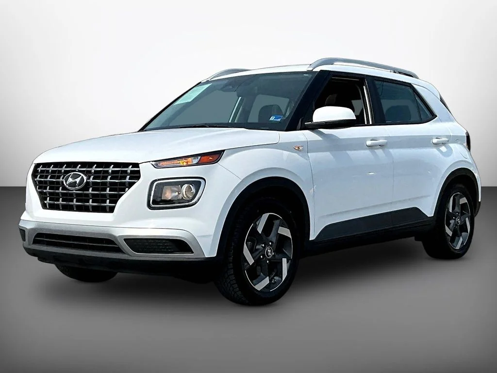 Used 2023 White Hyundai SEL image 3
