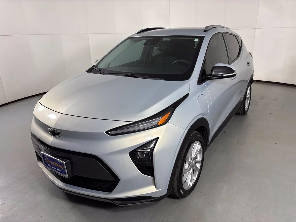 Used 2023 Silver Chevrolet LT image 5