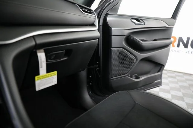 2025 Jeep Grand Cherokee Altitude - Photo 14