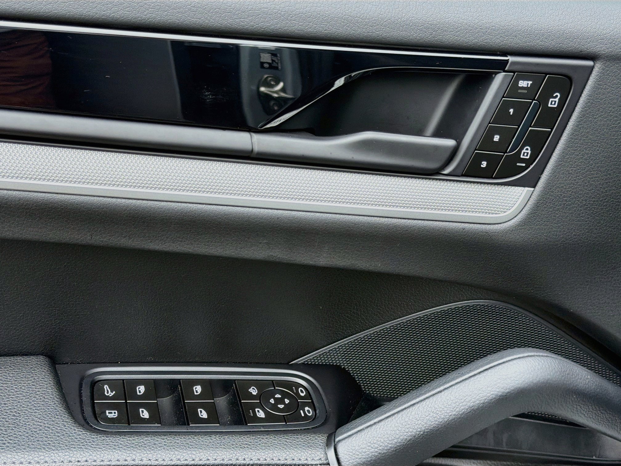 2026 Porsche Cayenne E-Hybrid - Photo 24