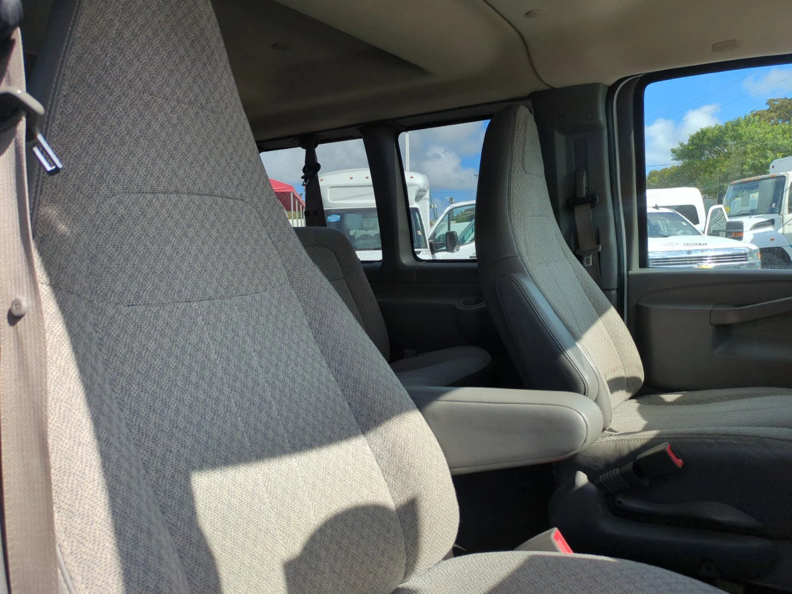 2019 Chevrolet Express Passenger LT - Photo 14