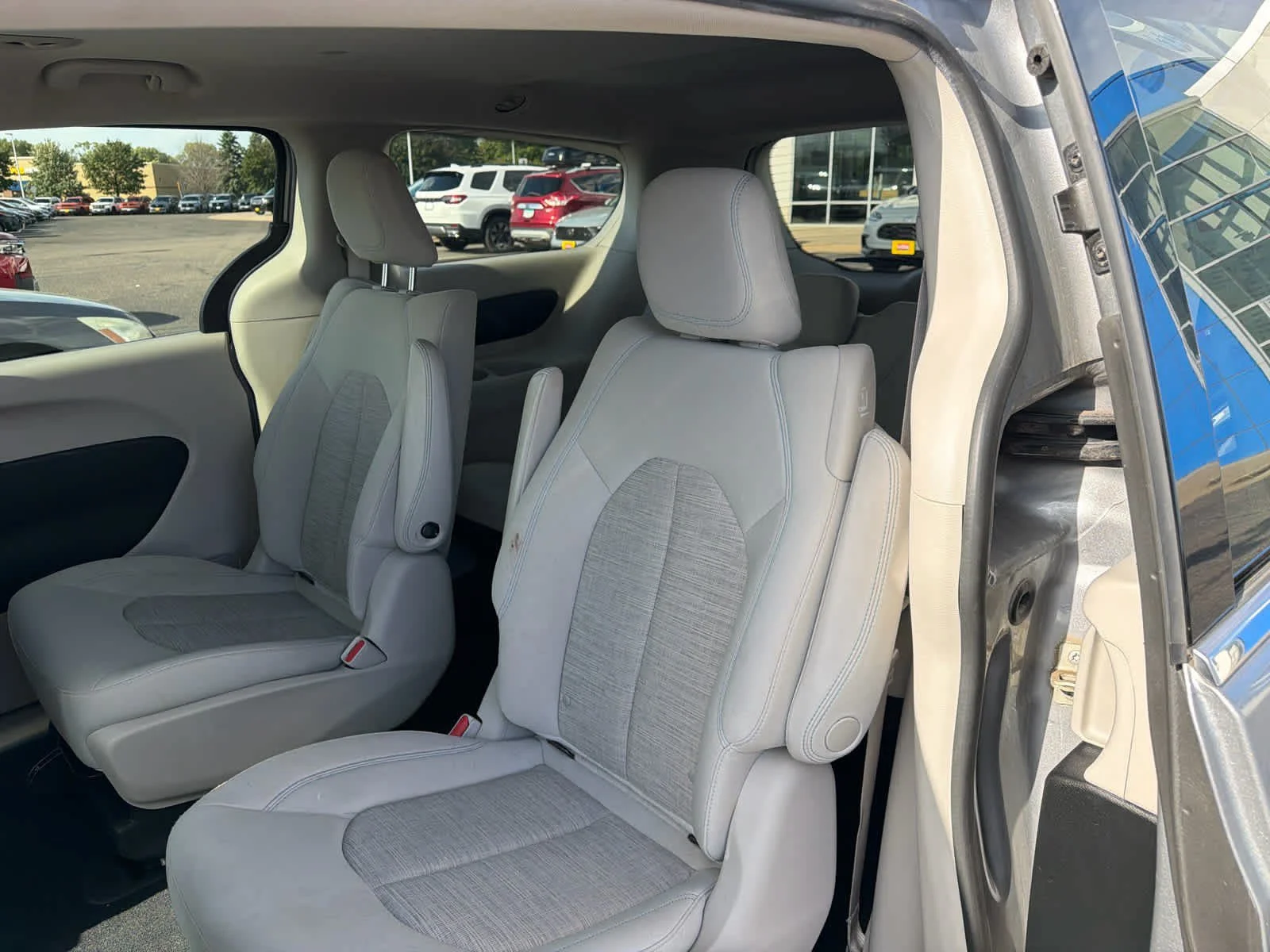 Used 2018 Billet Silver Metallic Clearcoat Chrysler Hybrid Touring Plus image 23