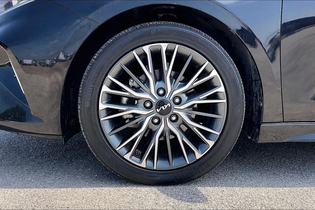 Used 2022 Black Kia GT-Line image 34