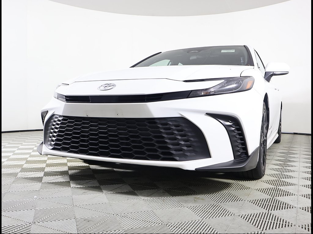 Used 2025 Ice Cap Toyota SE image 2