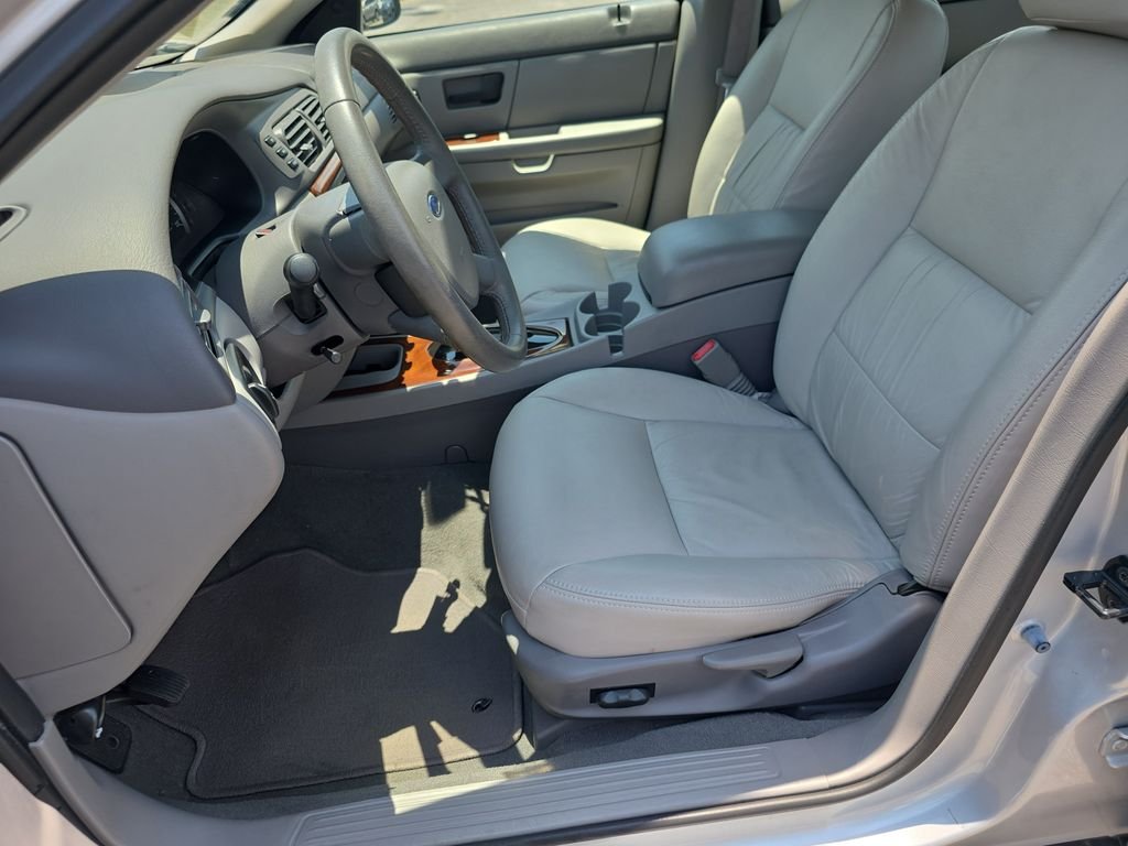 Used 2007 Silver Frost Clearcoat Metallic Ford SEL image 11