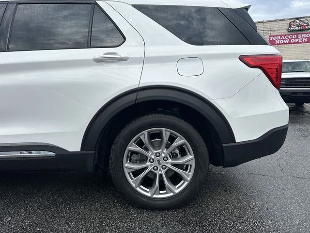 Used 2022 White Ford Limited image 10
