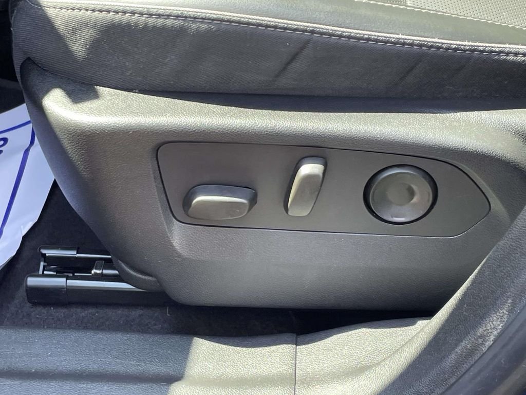 Used 2022 Blue Buick Essence image 17