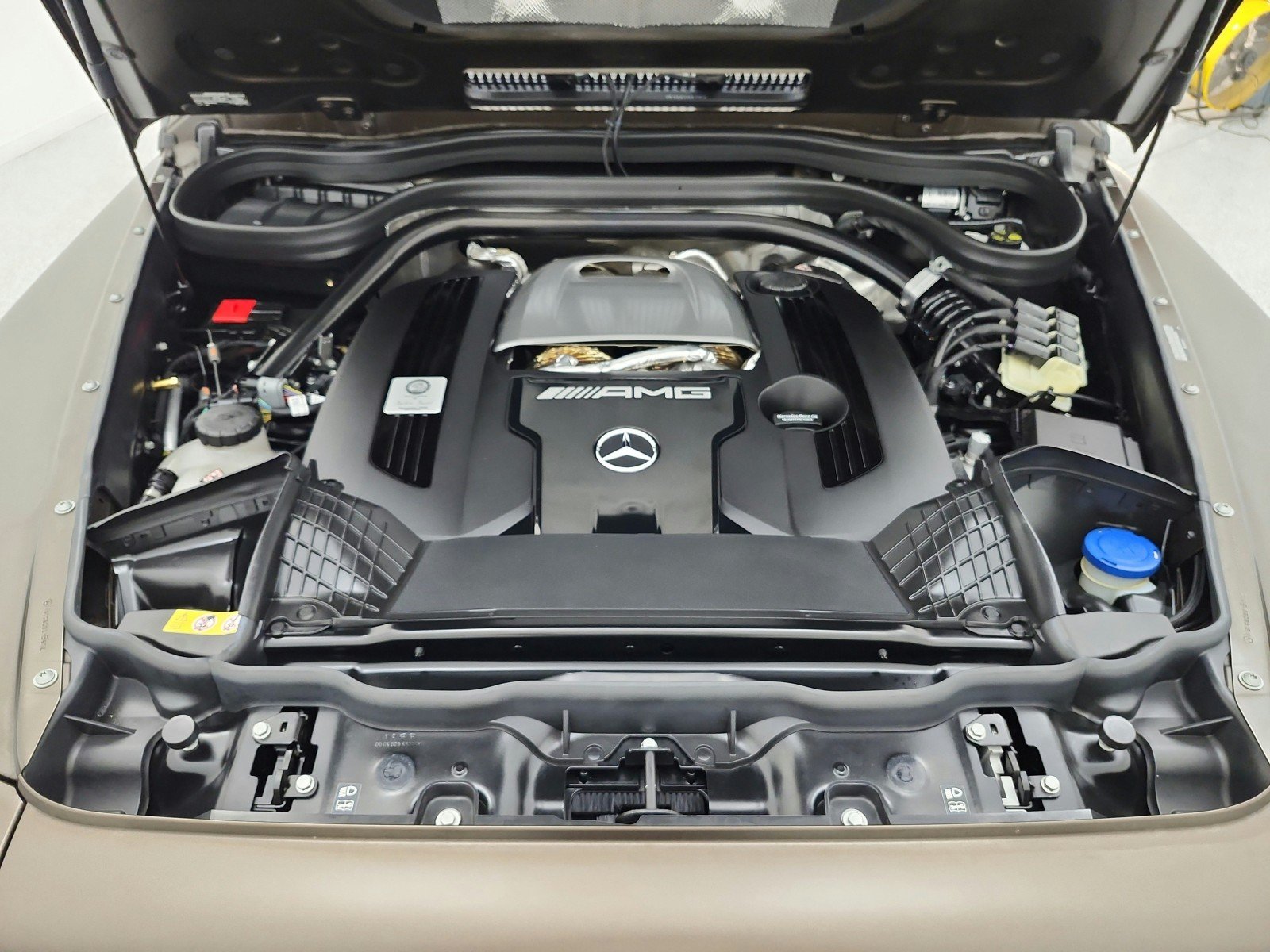 Certified Used 2025 MANUFAKTUR Dakota Brown magno Mercedes-Benz AMG® G 63 SUV image 17
