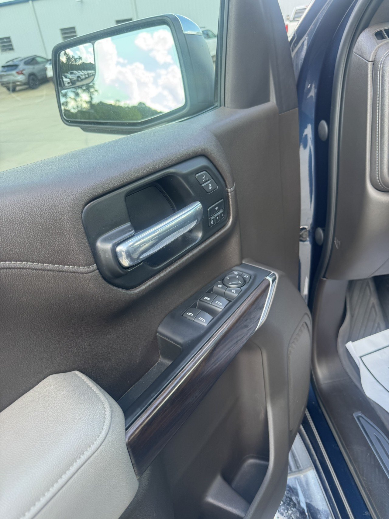 Used 2021 PACIFIC BLUE METALLIC GMC SLT image 17