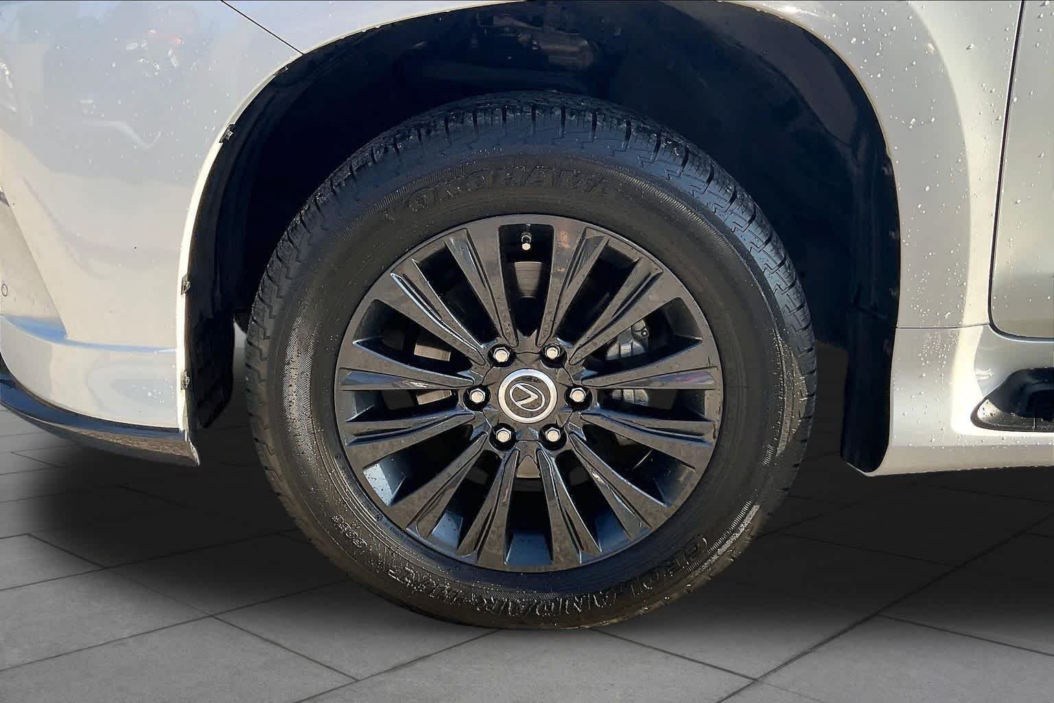 Used 2022 Starfire Pearl Lexus Luxury image 11