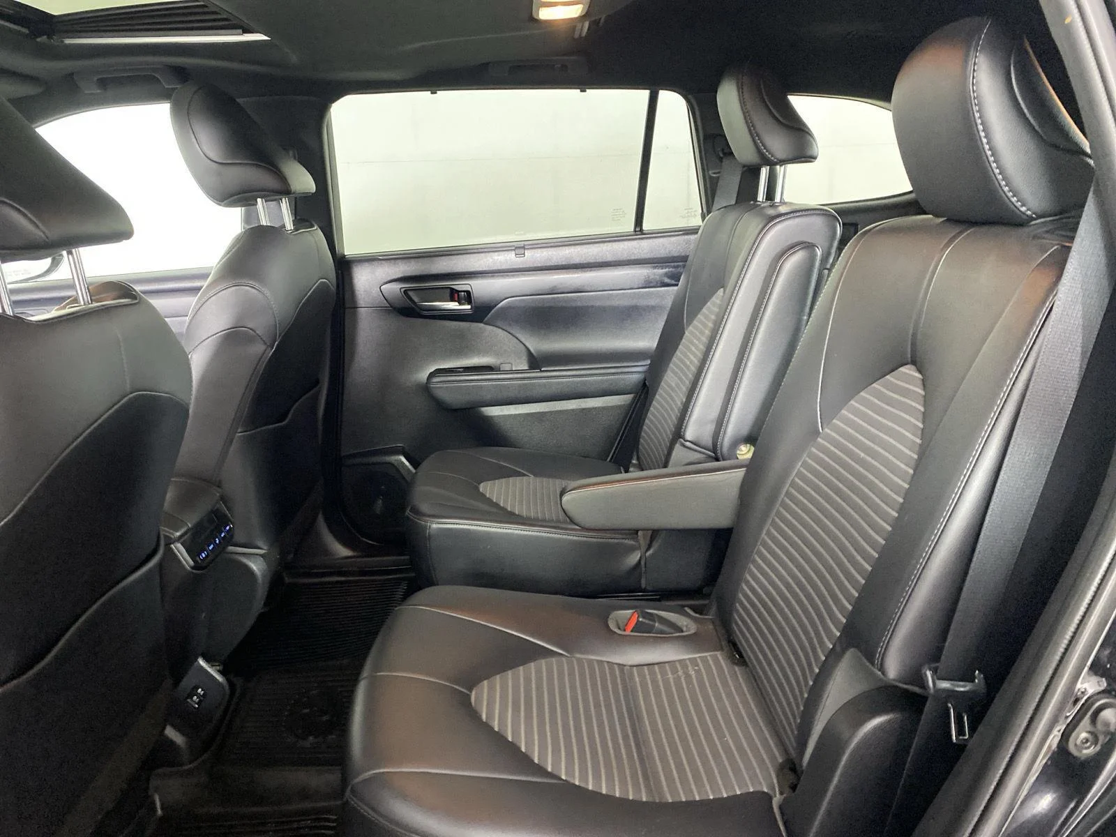 Used 2021 Midnight Black Metallic Toyota XSE image 35