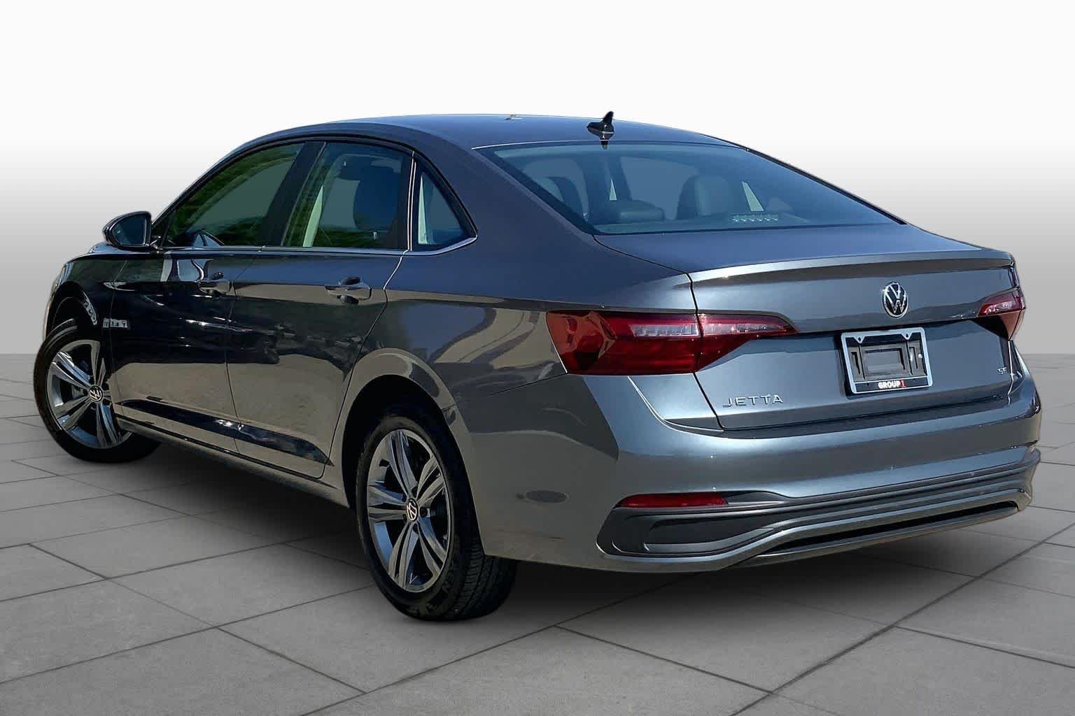 Used 2024 Platinum Gray Metallic Volkswagen SE image 12