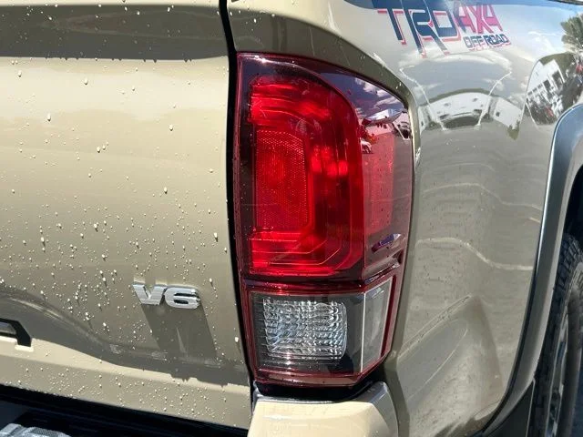 Used 2018  Toyota TRD Off-Road image 13