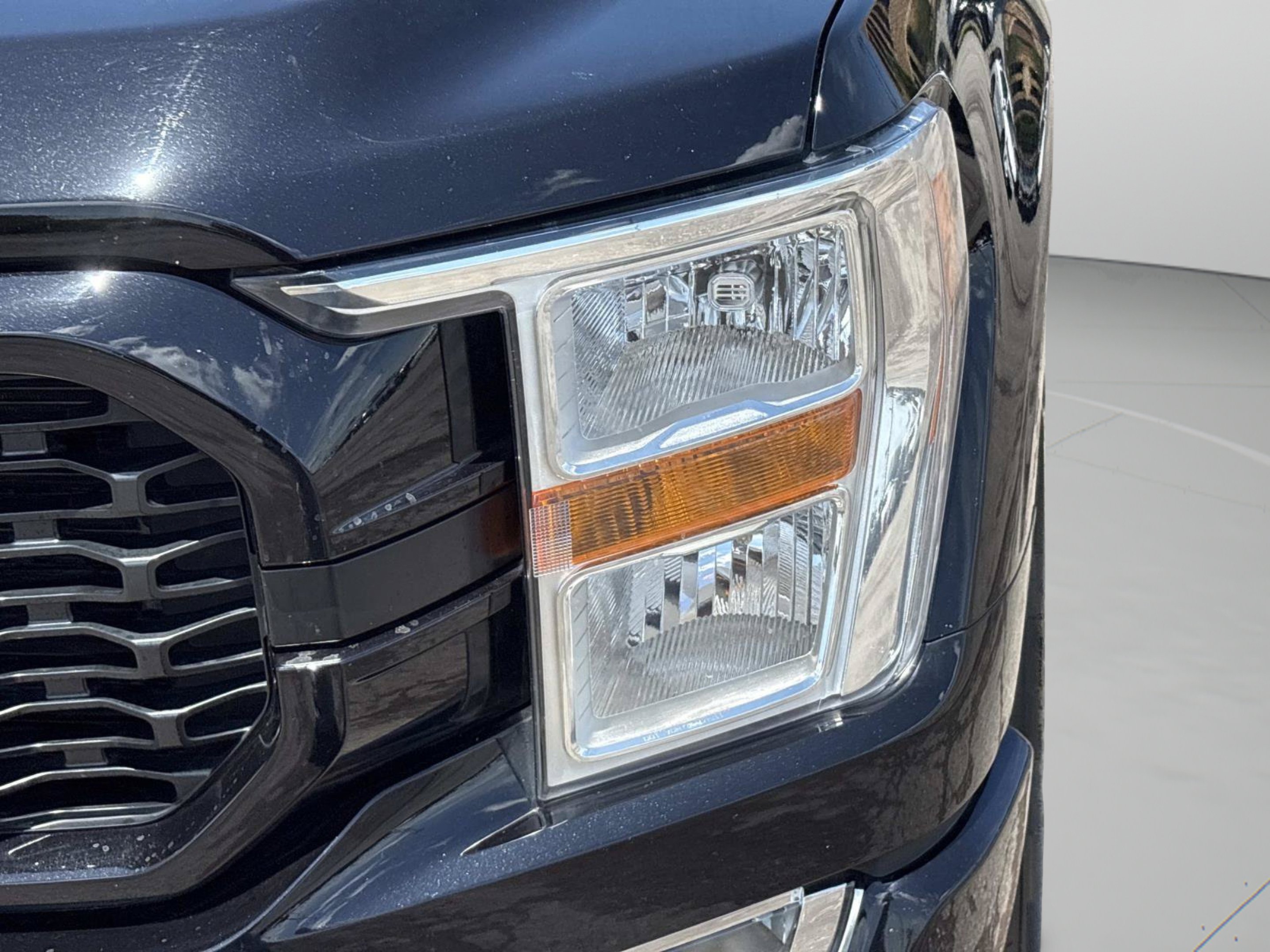 Used 2022 Black Metallic Ford XL image 36