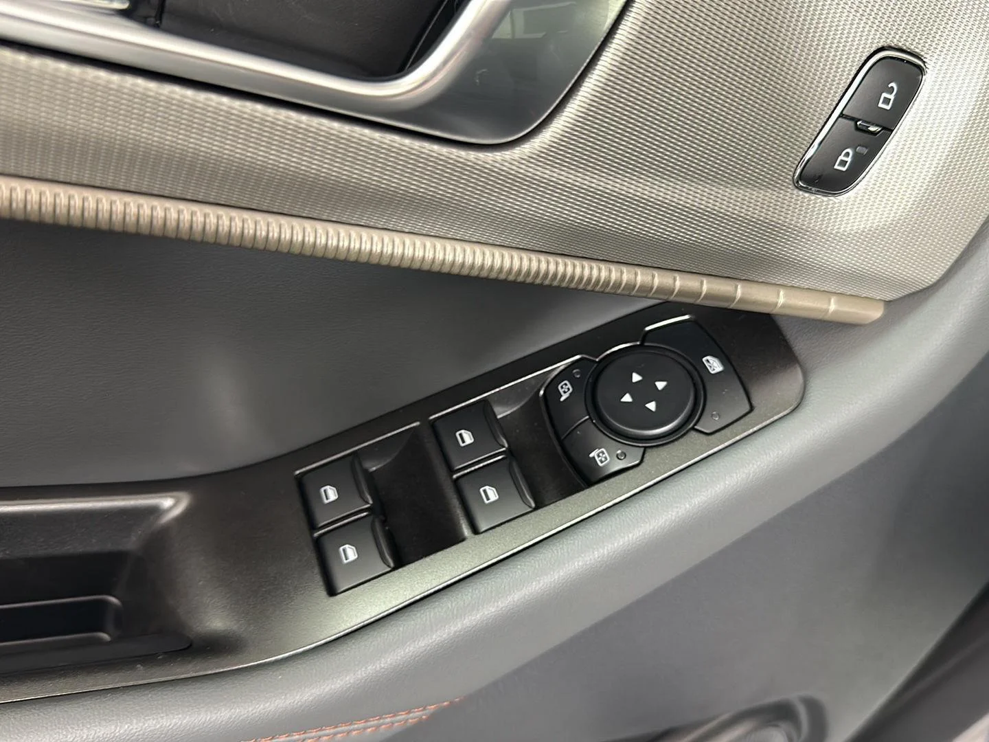 New 2027 Avalanche Gray Ford Active image 14