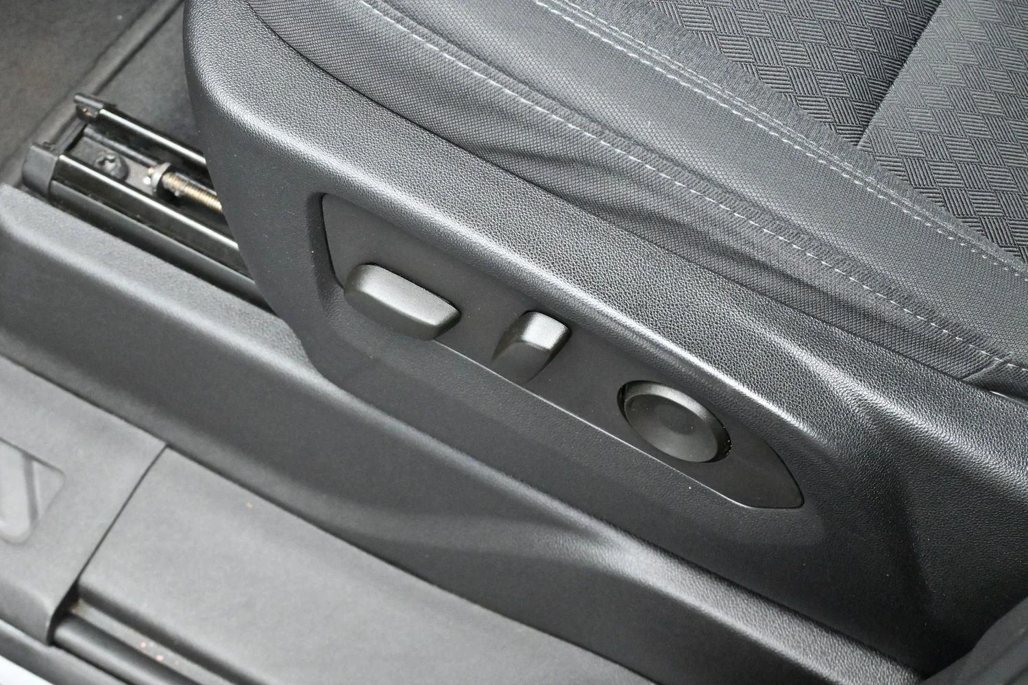 Used 2023 Onyx Black GMC SLE image 14