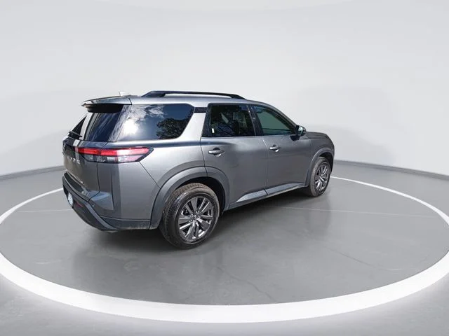 Used 2022 Gray Nissan SV image 8