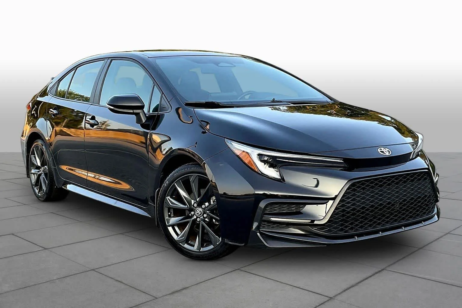 Certified Used 2025 Midnight Black Metallic Toyota SE image 3