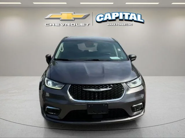 Used 2023 Gray Chrysler Touring L image 8