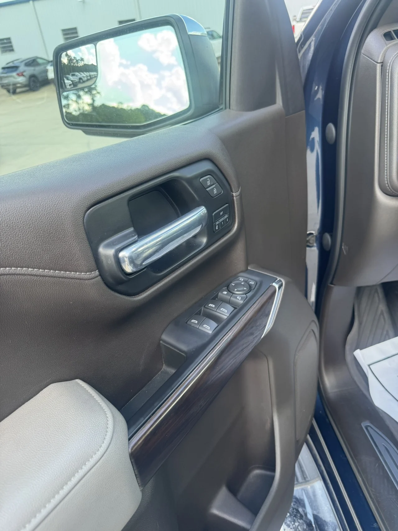 Used 2021 PACIFIC BLUE METALLIC GMC SLT image 17
