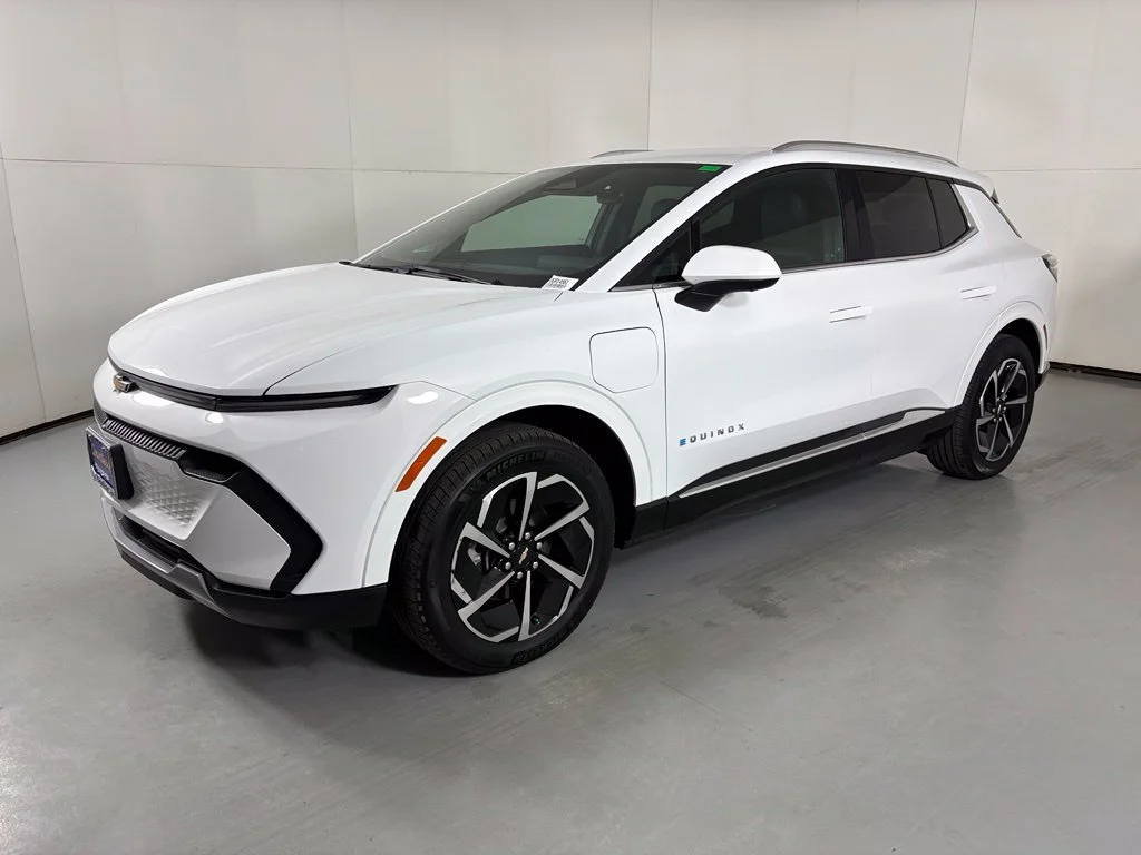 Used 2024 White Chevrolet LT image 4