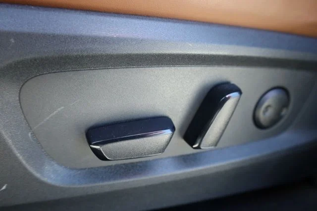 Used 2023 Gray Nissan Platinum image 17