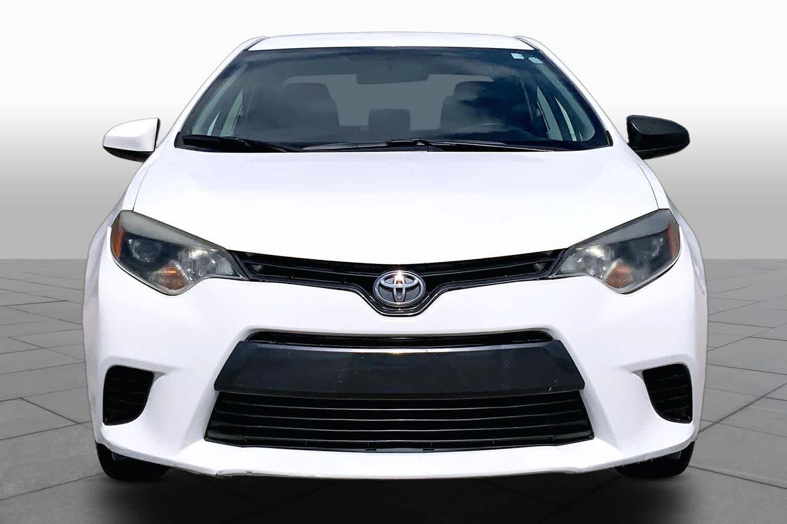 Used 2015 Super White Toyota LE image 4