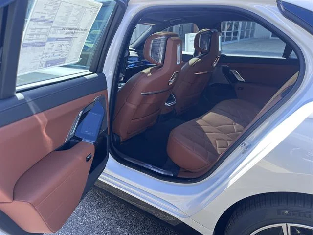 New 2026 Mineral White Metallic BMW 750e xDrive image 20