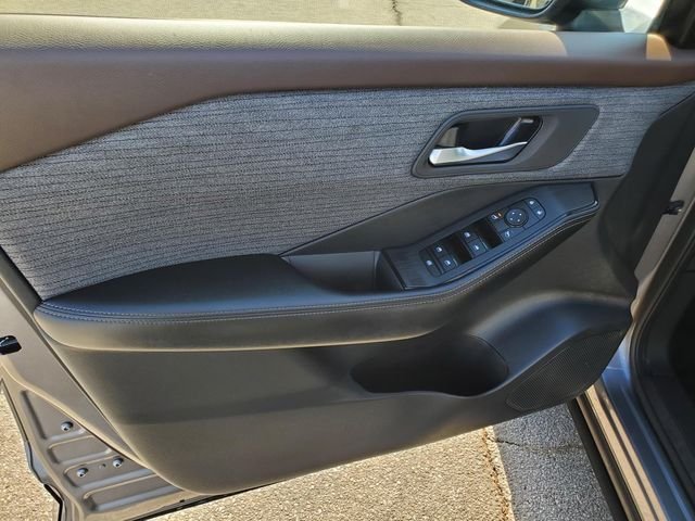 Used 2023 Gray Nissan SV image 14