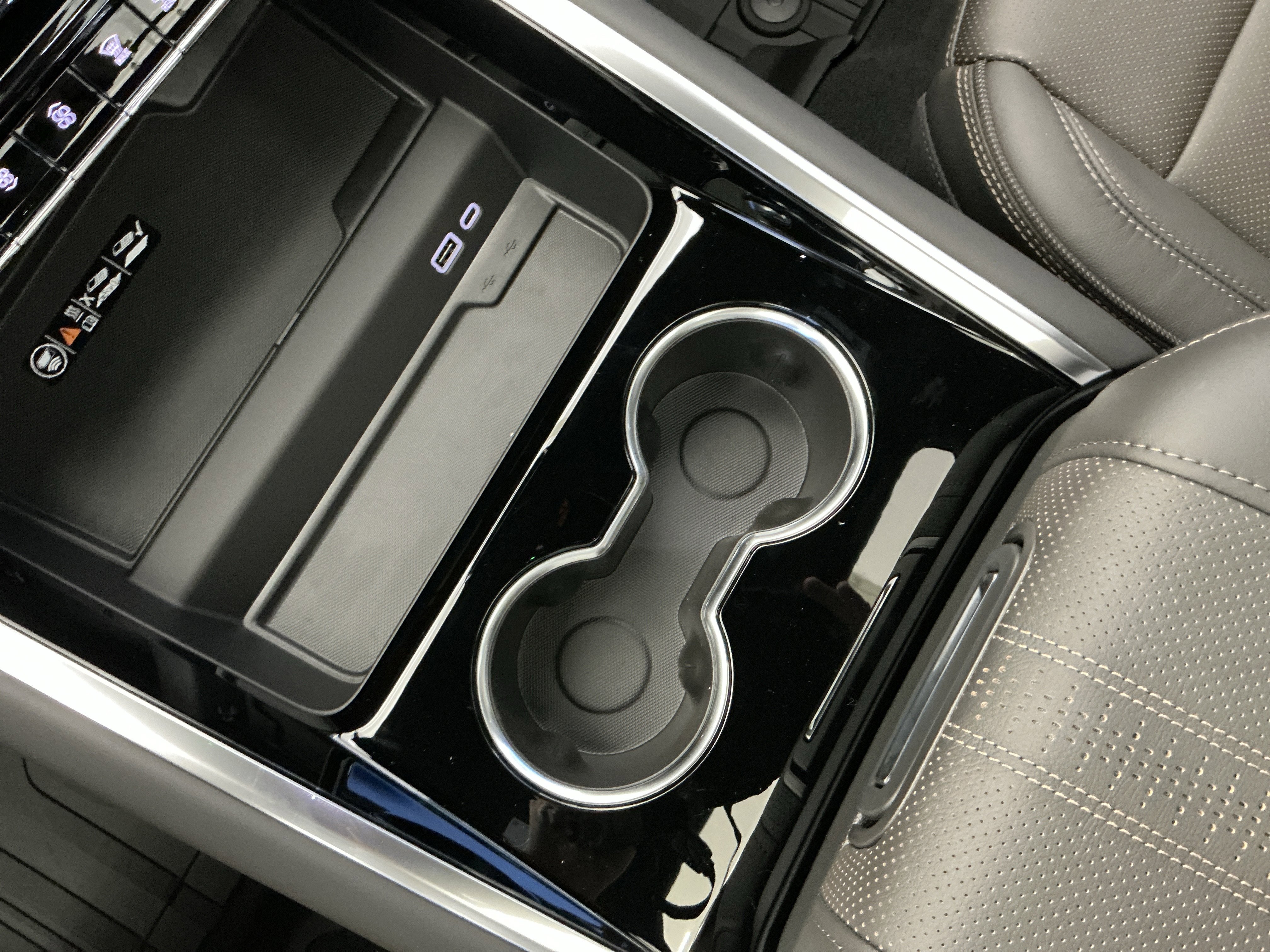2026 Chevrolet Suburban High Country - Photo 24