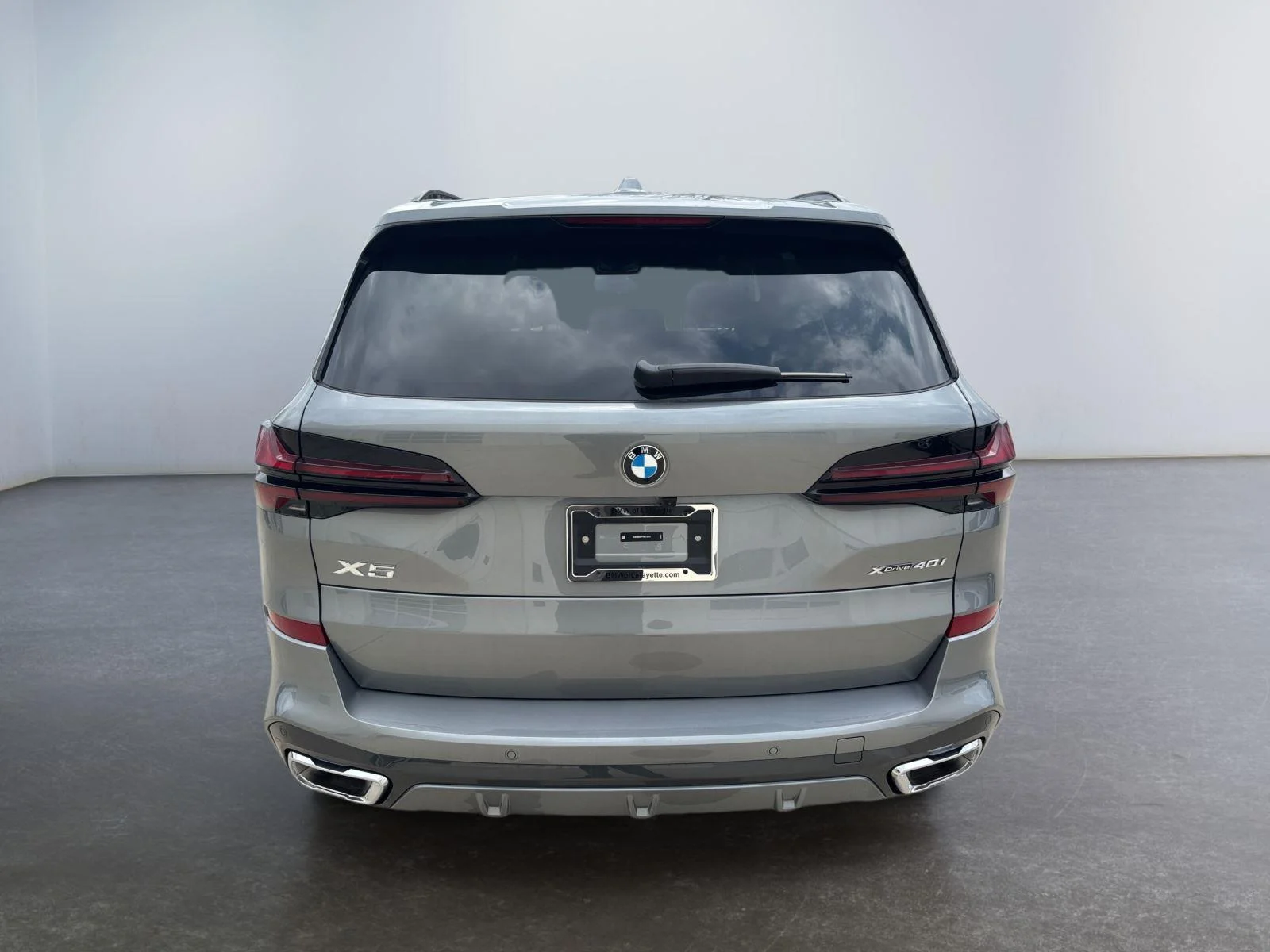 Used 2026 Skyscraper Grey Metallic BMW xDrive40i image 14