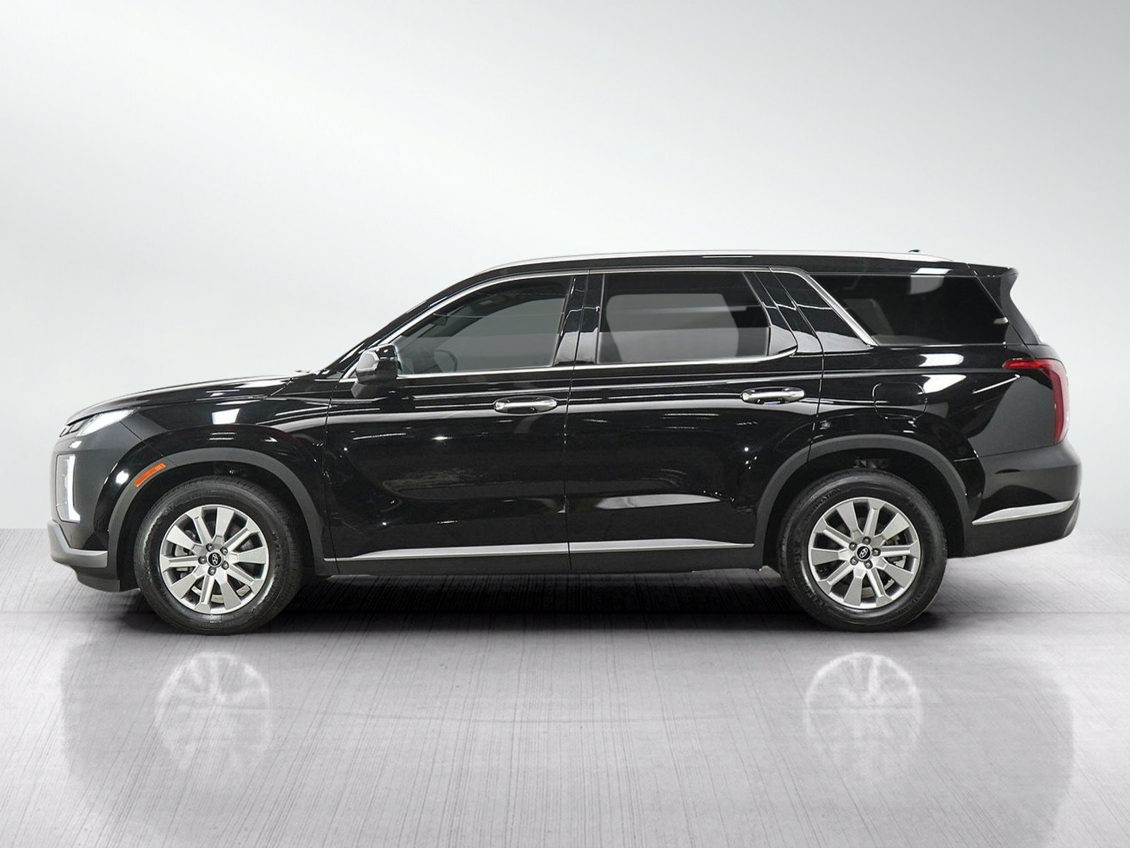 Certified 2025 Hyundai Palisade SEL with VIN KM8R2DGE5SU950887 for sale in Minneapolis, Minnesota