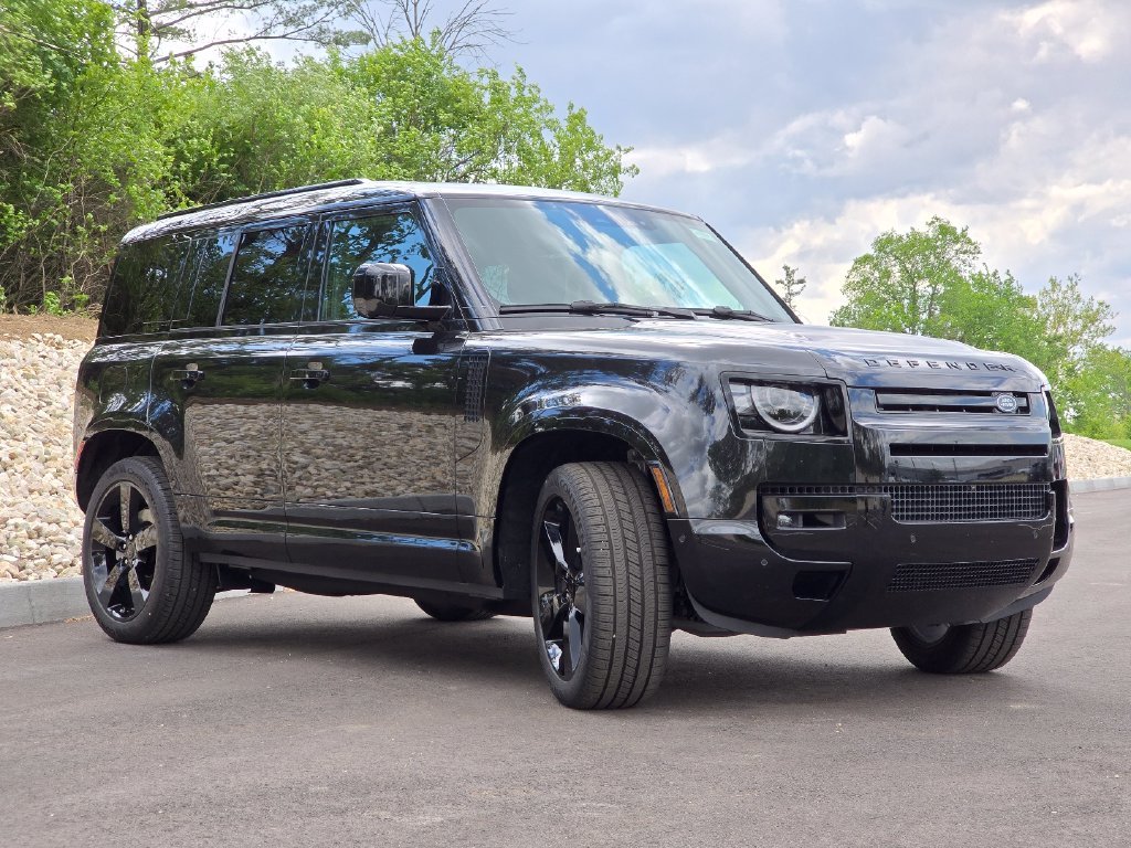 New 2026 Santorini Black Land Rover X-Dynamic se image 8