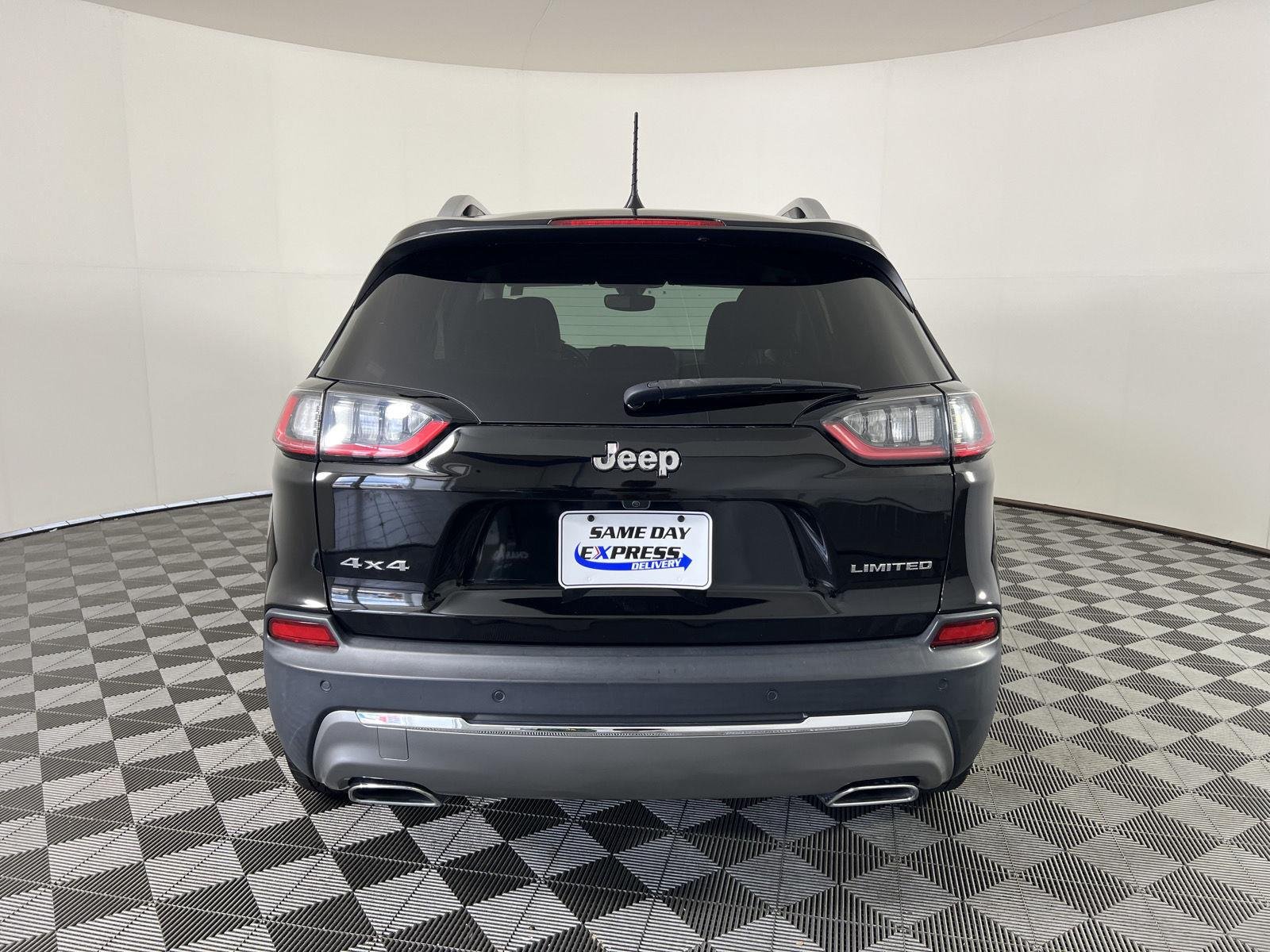 Used 2020 Diamond Black Crystal Pearlcoat Jeep Limited image 28