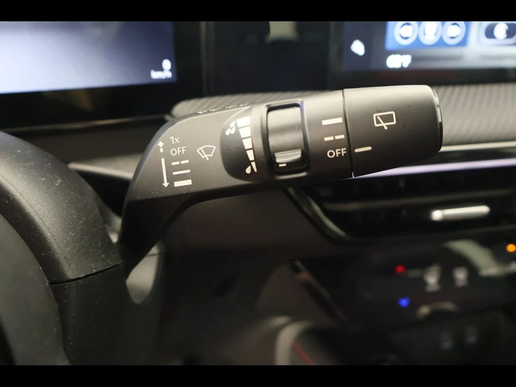 Used 2025 White Nissan SR image 22