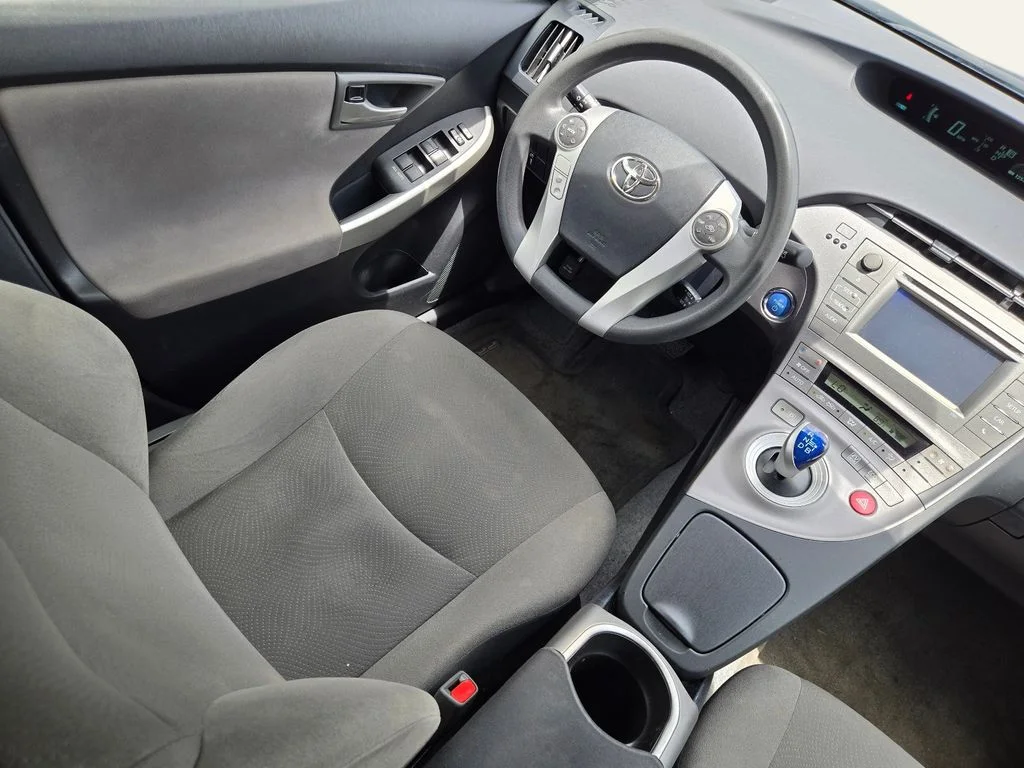 Used 2015 Silver Toyota Two image 17