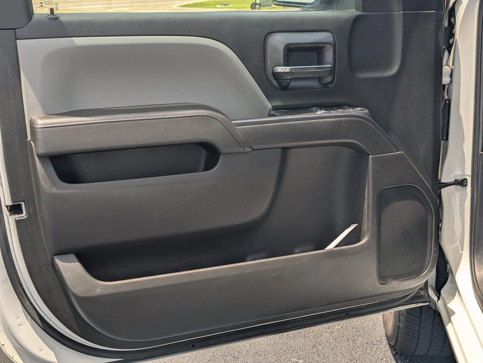Used 2018 SUMMIT WHITE Chevrolet Work Truck image 13