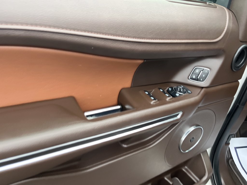 Used 2023 White Ford King Ranch image 10
