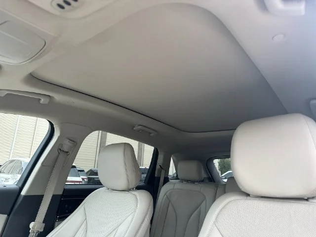 Used 2020 White Lincoln Reserve image 22