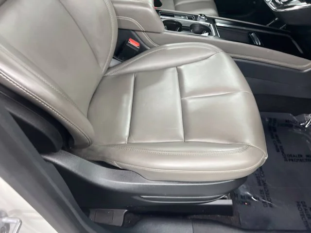 Used 2024 White Lincoln Premiere image 24